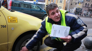 77 таксиджии хванати да возят без книжка в София