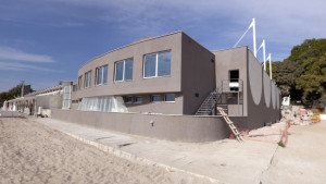 Закритият басейн на Приморски е почти готов снимки