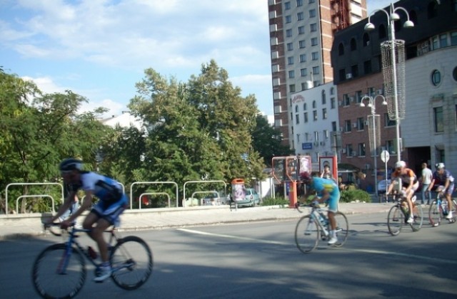 Колоездачите преминаха през В. Търново, финалът на третия етап от обиколката е в Елена