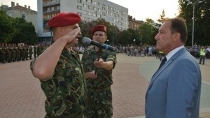 С почетен караул Димитровград посрещна военния министър и 66я си