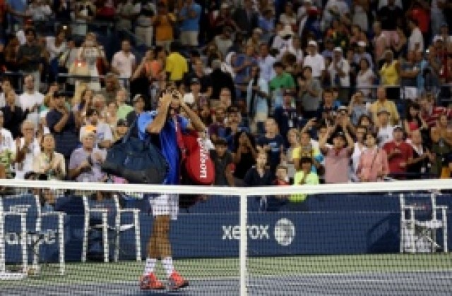 Шокиращ Федерер изхвърча от Ю Ес Оупън, Надал крачи напред