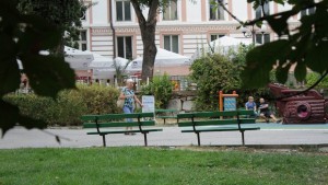 Поставиха нови пейки в парковете в Стара Загора