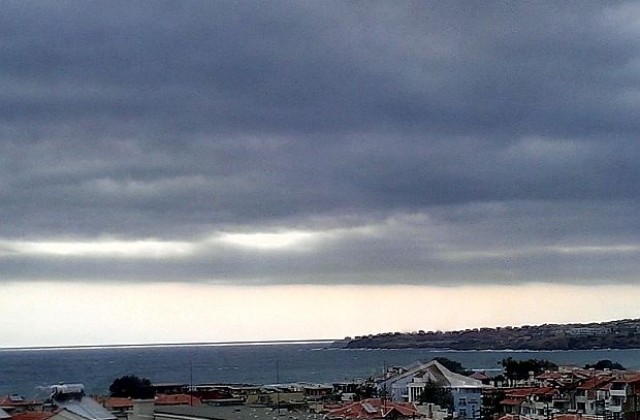 Слънце на запад, облаци по морето