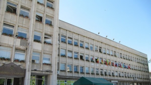 Общината изиска от фирмитеизпълнители безпроблемно започване на учебната година