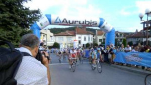 Драгомир Николов награждава победителите във временното класиране