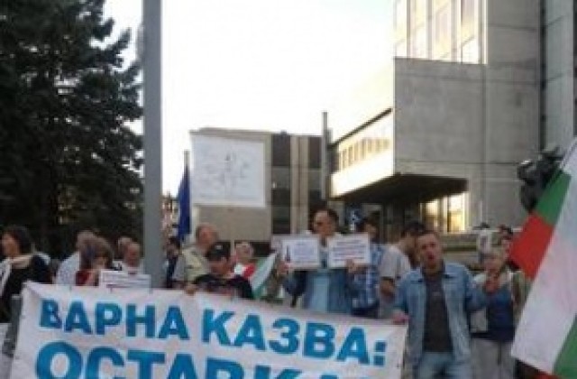 Варненци към управляващите: Вие сте позор! Оставка и затвор!