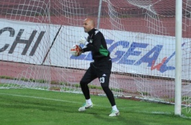 СНИМКИ: Ники Михайлов тренира с групата, Пенев ще решава в последния момент