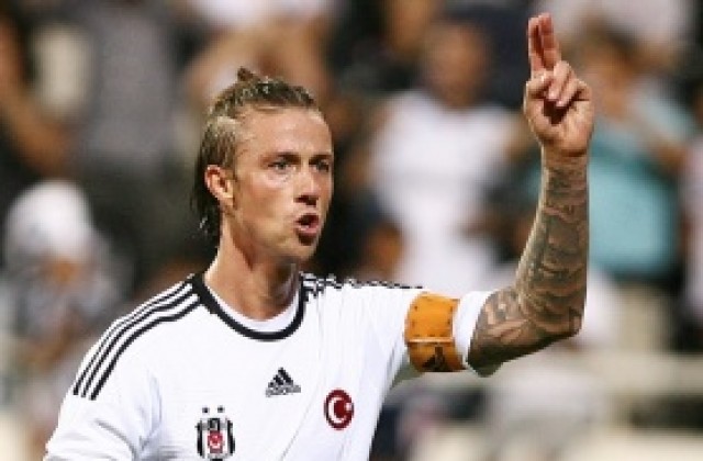 Гути: Боли ме да го кажа, но Меси е най-добрият