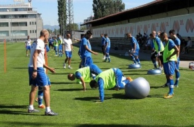 ВИДЕО и СНИМКИ: Левски помпа мускули с гири и нестандартни топки