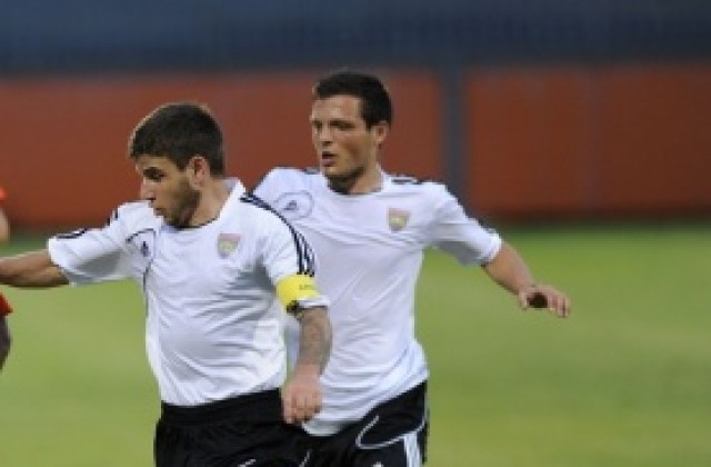 Любимец подписва с трима нови