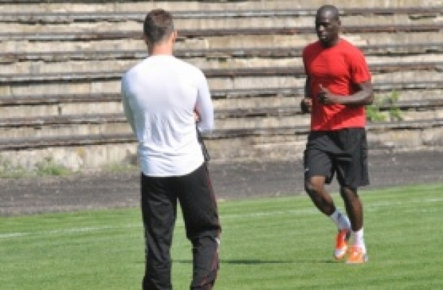 Сидибе тренира с ЦСКА, Косоко в лазарета с контузия и вирус