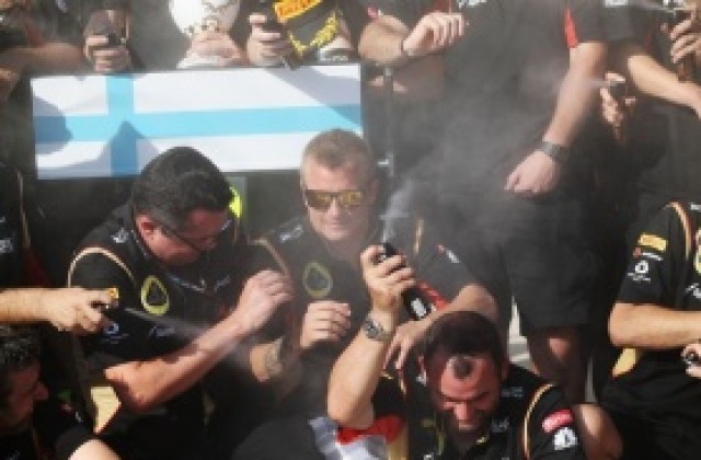 Финансова инжекция за Лотус, Райконен обаче пак се дърпа