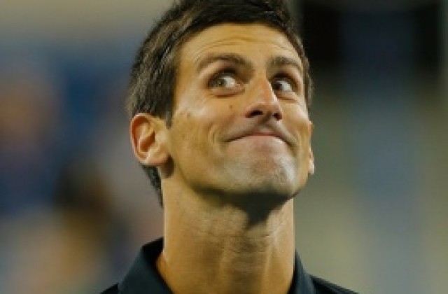 Ноле с първи загубен сет, но на курс към финала