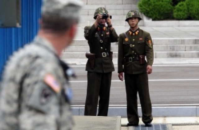 Южна Корея и Пхенян възстановиха горещата линия