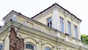 Ремонтират една от най интересните къщи на розотърговци в България