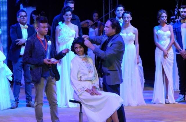 Елитни фризьори сътвориха зрелищен спектакъл във Велико Търново