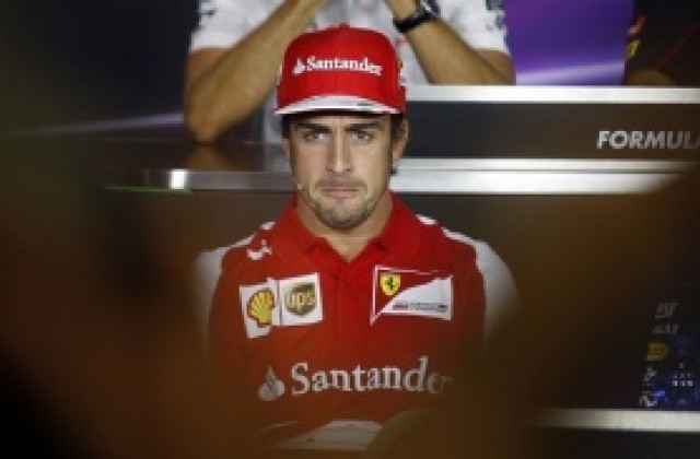 Фернандо Алонсо хока тима си по отборното радио