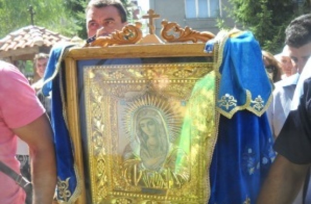 Малка Богородица е!