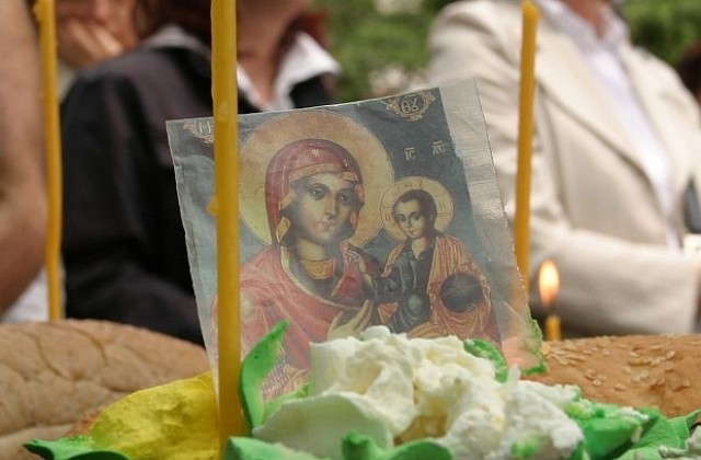 Малка Богородица е!