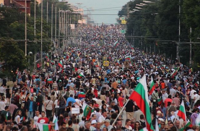 Ние, „платените”...