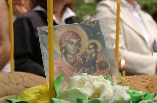 Малка Богородица е!
