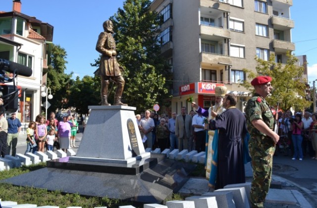 Откриха официално паметника на генерал Скобелев