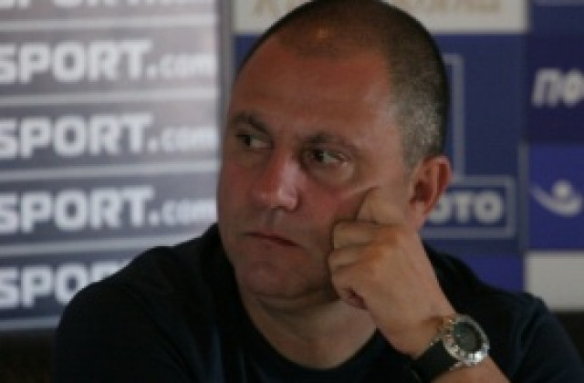 Монтана отложи решението за Джамбазки