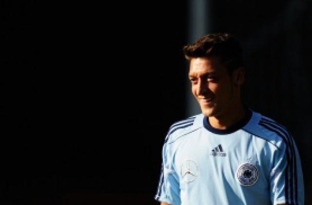 Флорентино Перес: Йозил е непрофесионалист, ходи по жени