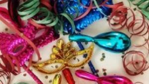 Деца разбиха забавачка за увеселителни костюми и играчки