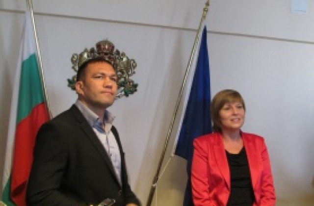 Министър Георгиева се срещна с Кубрат Пулев