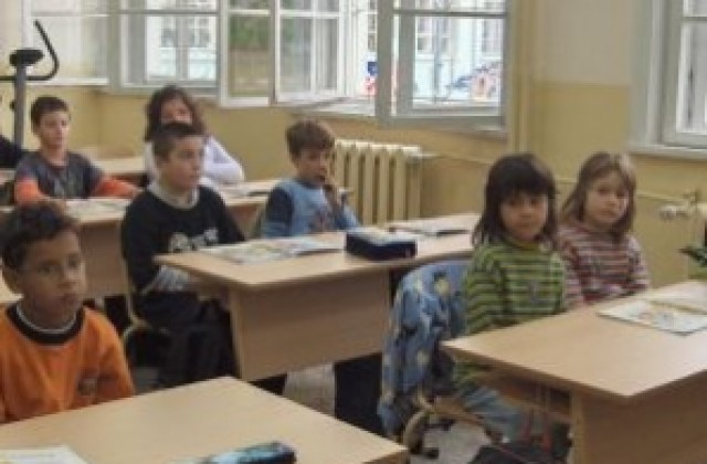 Заместник областният управител Айлян Карамехмедова участва в заседание на училищните директори