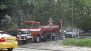 Освежават пътната маркировка край училищата