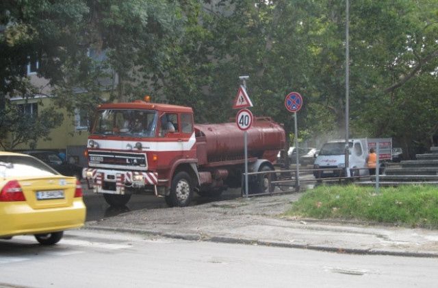 Освежават пътната маркировка край училищата