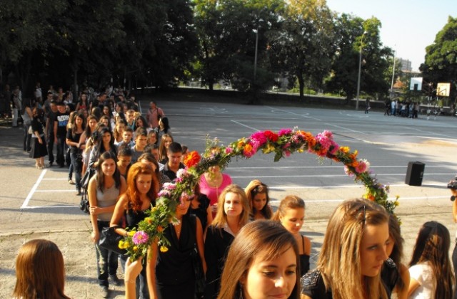 С по-малко първокласници започва учебната година в Търговищко