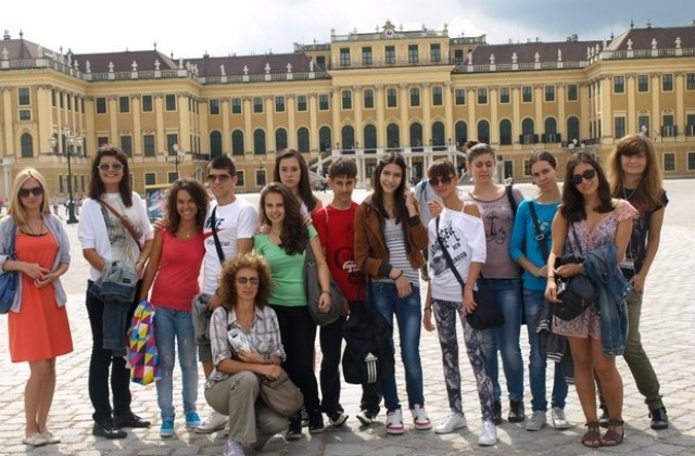 Ученици от Езиковата посетиха Виена по „Европейската младеж опознава Виена