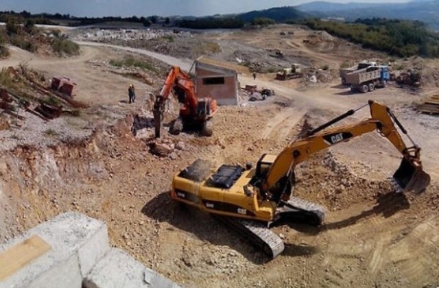 Джеръми Айрънс показва Земята като бунище в Трявна