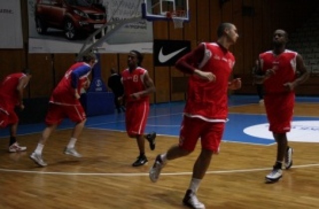 Лукойл Академик излиза срещу Арис в контрола