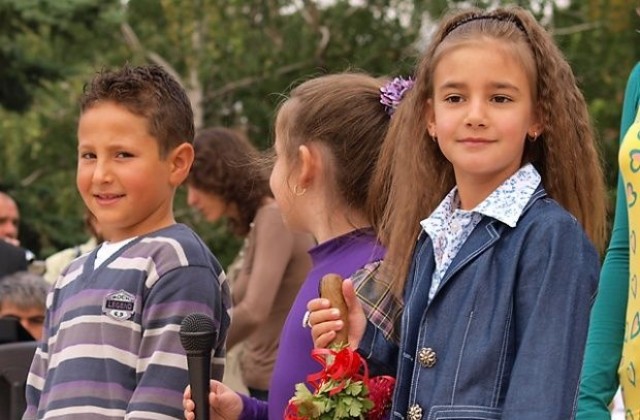Българското семейство харчи средно 300 лева за първия учебен ден