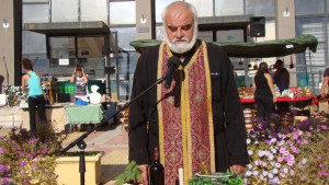 Бижута от костилки представят на панаира на занаятите
