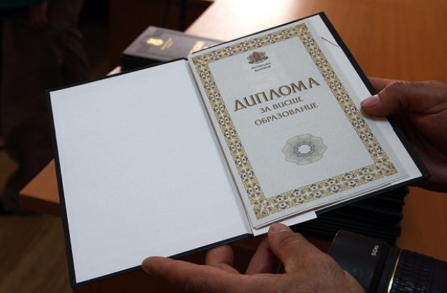 Министри четат лекции на форум за висшето образование във Варна