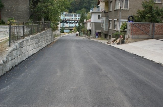Възстановена е асфалтовата  настилка ул. Македония