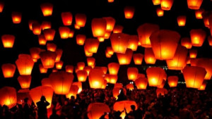 Тази вечер е огненото шоу пускат хартиени фенери над Габрово