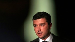 Стойнев внася сигнал за източване на енергетиката с 230 млн