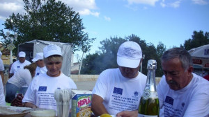 Кметът на Г Оряховица демонстрира кулинарни умения на миден фест