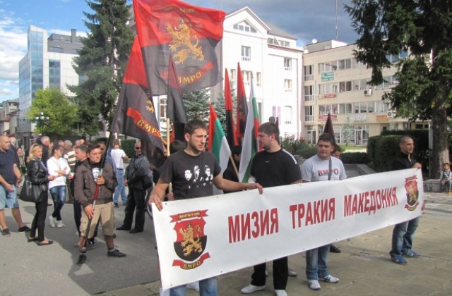 Поклон пред героите в Разложко