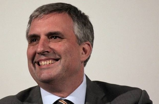 Калфин: Бежанците са проблем на ЕС, а не на отделни страни