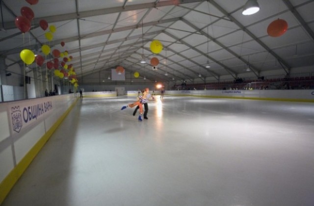 Ледената пързалка отново отваря врати