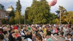 Зумба фитнес маратон на открито