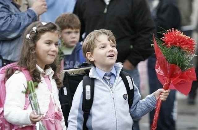 Децата тръгват на училище, да ги пазим на пътя!