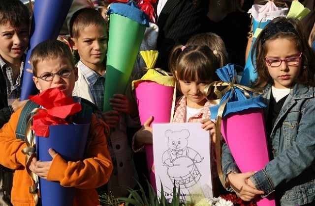 Децата тръгват на училище, да ги пазим на пътя!